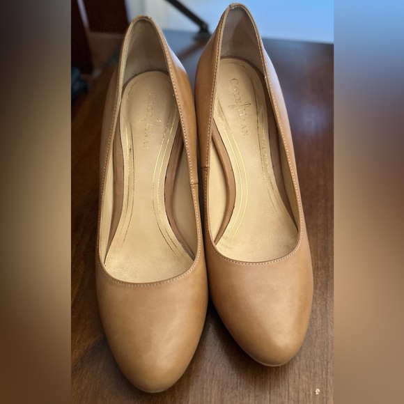 COLE HAAN HEELS SIZE 6 1/2 B LIGHT BROWN - Picture 2 of 4
